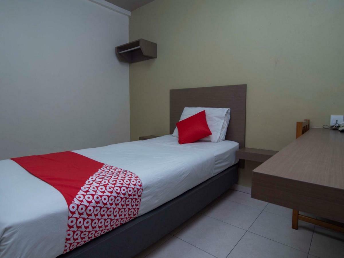 Oyo 434 Marbella Hotel Johor Bahru Exterior foto